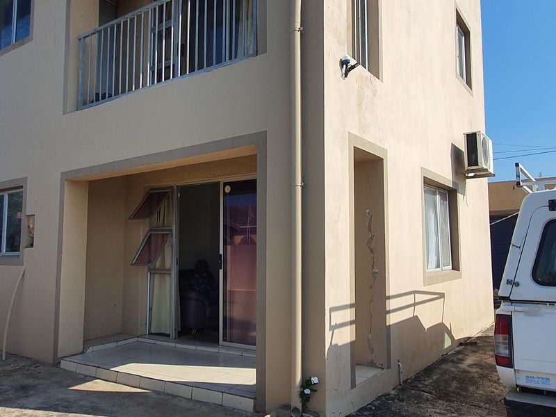 Freestanding four bedroom home  with double garage in Woodview for Sale - Photo 2