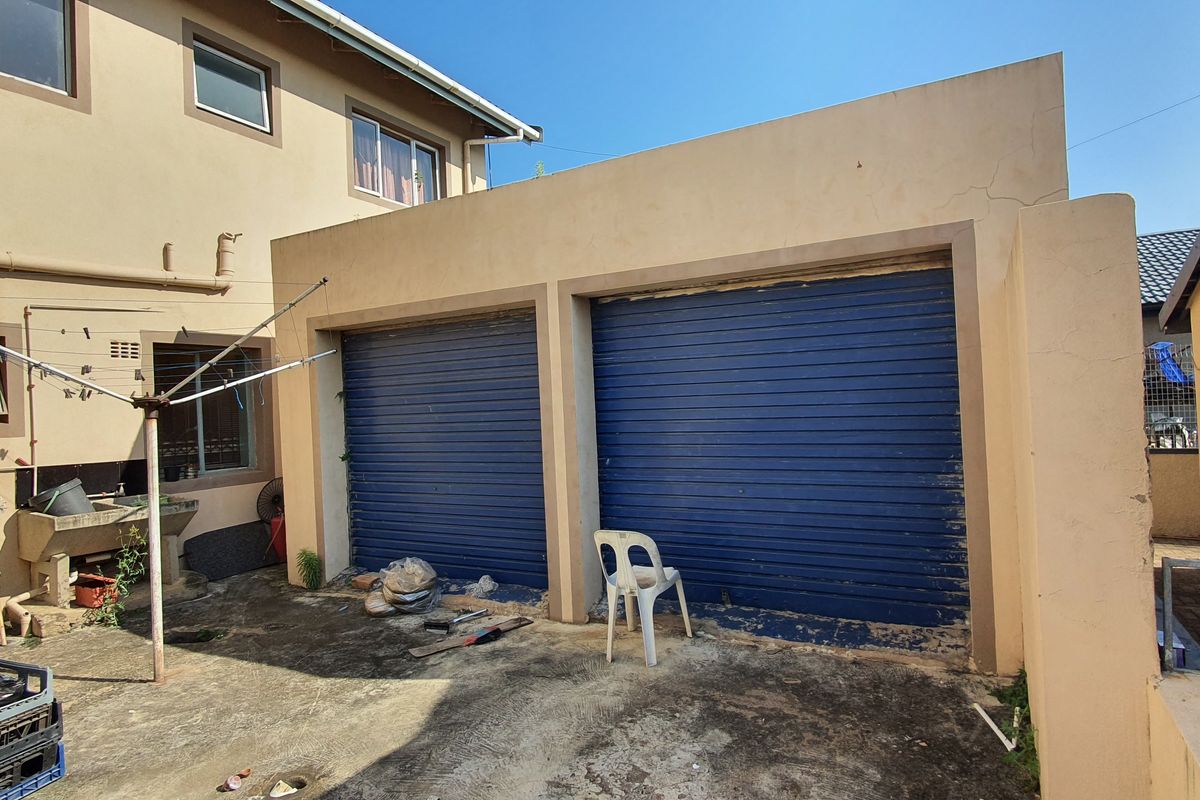 Freestanding four bedroom home  with double garage in Woodview for Sale - Photo 3