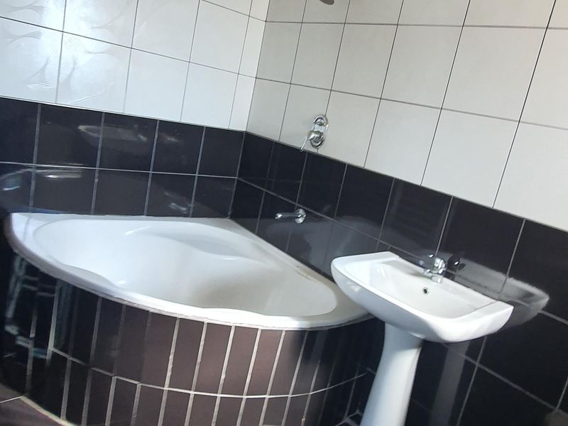 Freestanding four bedroom home  with double garage in Woodview for Sale - Photo 10