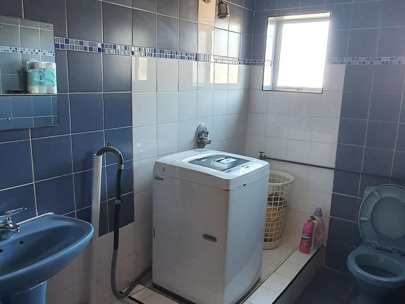 Freestanding four bedroom home  with double garage in Woodview for Sale - Photo 9