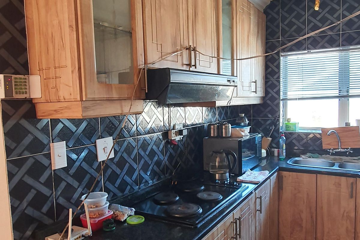 Freestanding four bedroom home  with double garage in Woodview for Sale - Photo 5