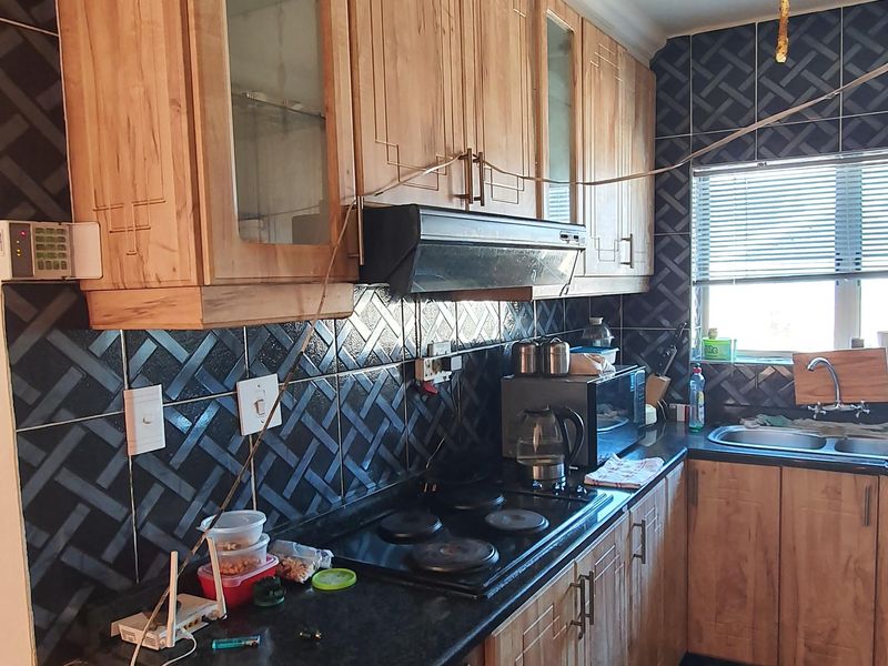 Freestanding four bedroom home  with double garage in Woodview for Sale - Photo 5