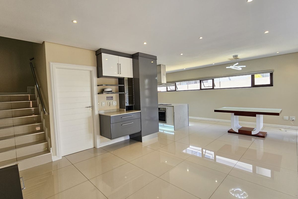 Modern & Stylish 3-Bedroom Townhouse – La Vista, Izinga Ridge, Umhlanga - Photo 5