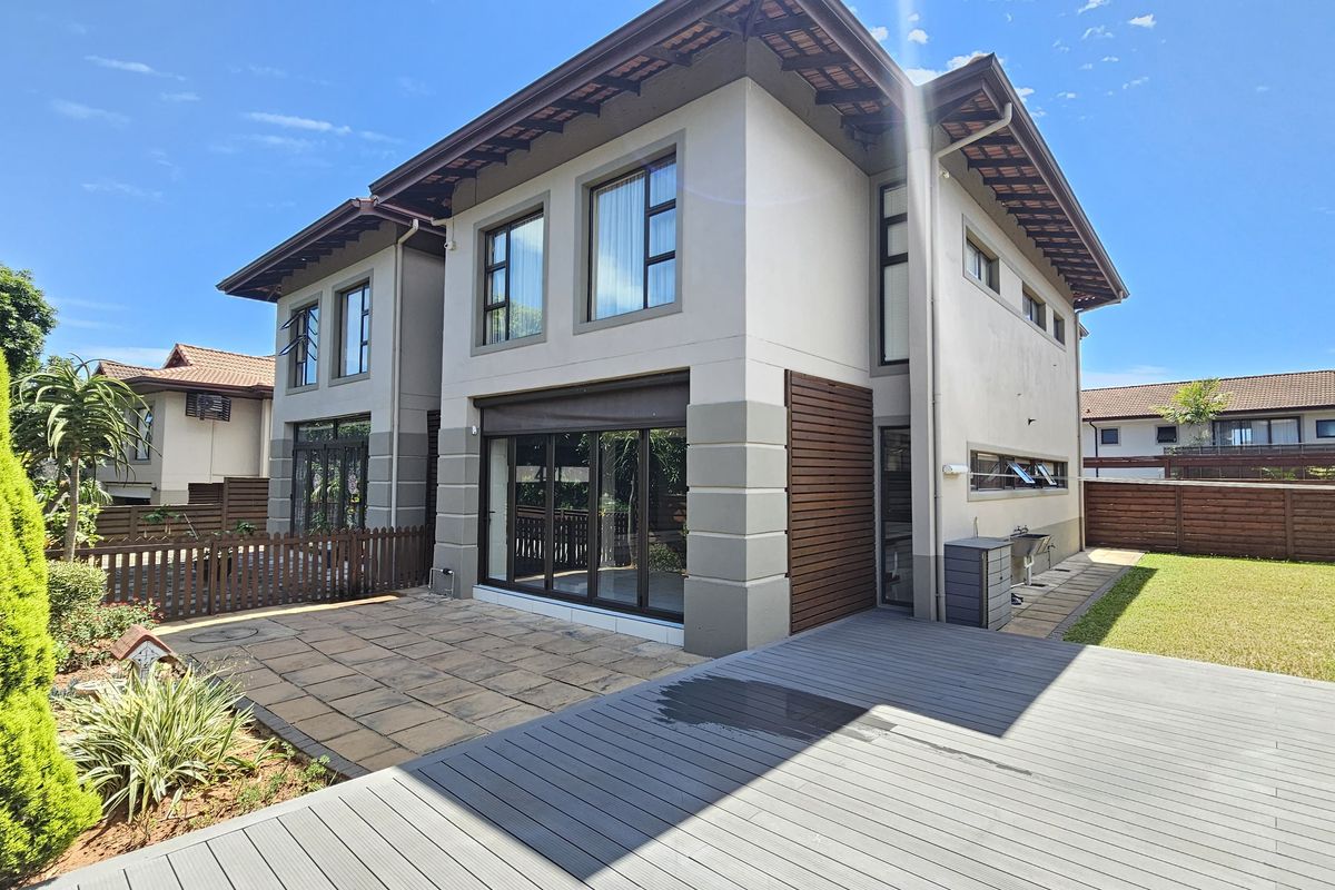 Modern & Stylish 3-Bedroom Townhouse – La Vista, Izinga Ridge, Umhlanga - Photo 2