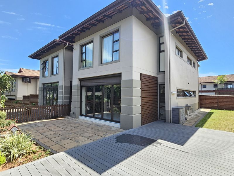 Modern & Stylish 3-Bedroom Townhouse – La Vista, Izinga Ridge, Umhlanga - Photo 2