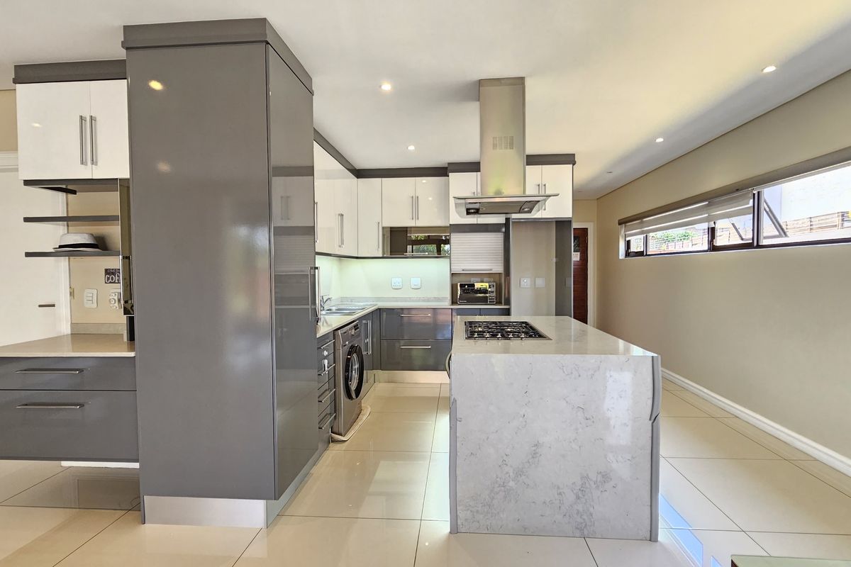 Modern & Stylish 3-Bedroom Townhouse – La Vista, Izinga Ridge, Umhlanga - Photo 3