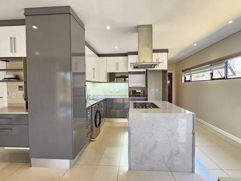Modern & Stylish 3-Bedroom Townhouse – La Vista, Izinga Ridge, Umhlanga - Photo 3