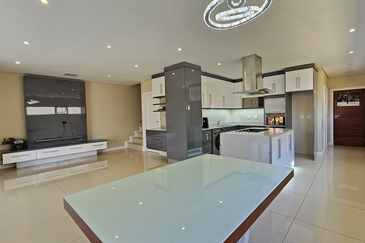 Modern & Stylish 3-Bedroom Townhouse – La Vista, Izinga Ridge, Umhlanga - Photo 4
