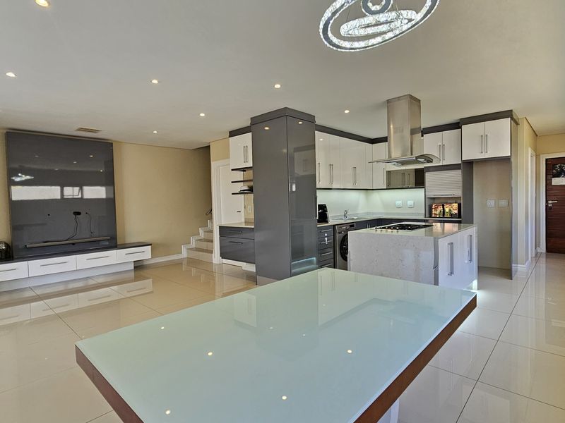 Modern & Stylish 3-Bedroom Townhouse – La Vista, Izinga Ridge, Umhlanga - Photo 4