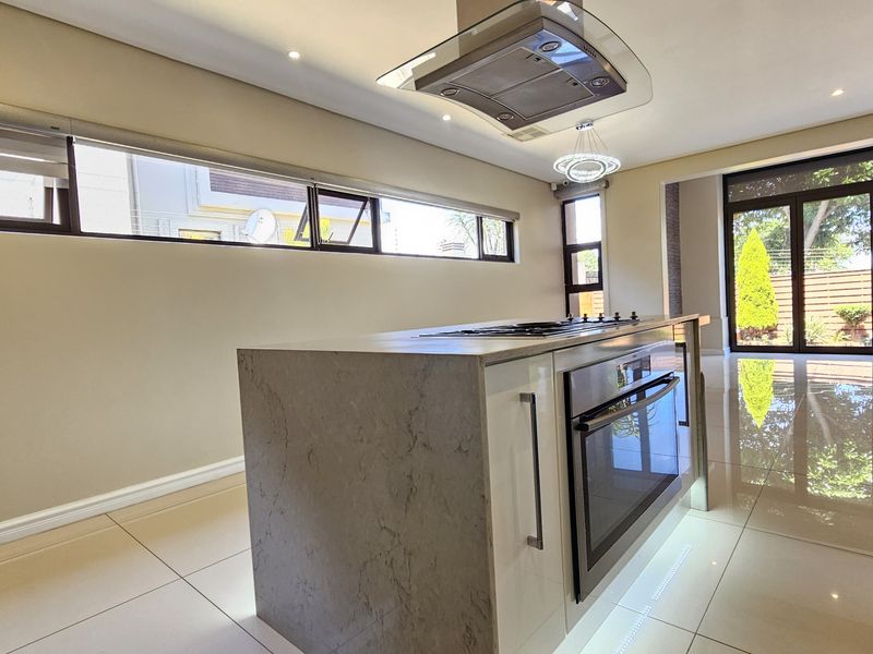 Modern & Stylish 3-Bedroom Townhouse – La Vista, Izinga Ridge, Umhlanga - Photo 8