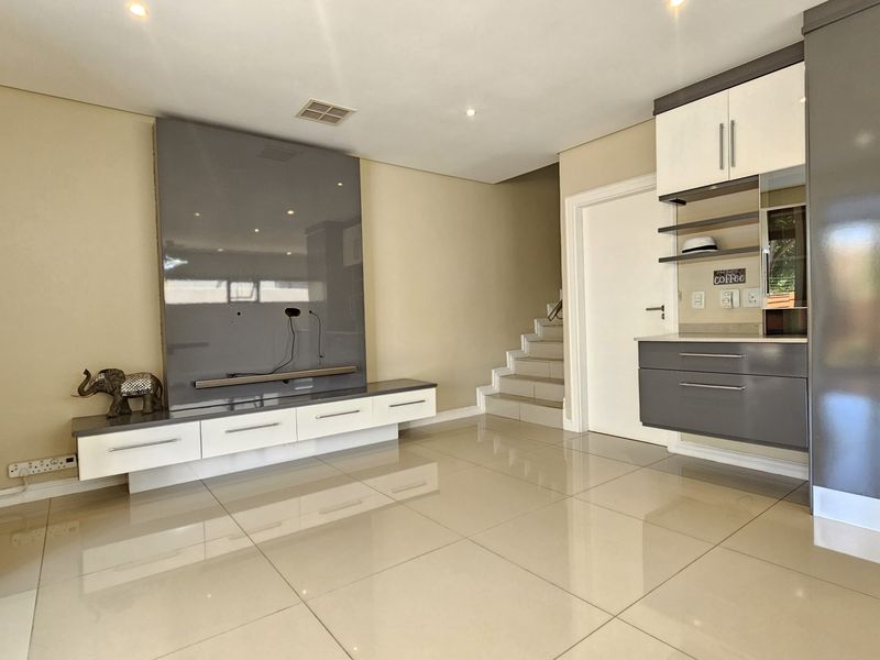 Modern & Stylish 3-Bedroom Townhouse – La Vista, Izinga Ridge, Umhlanga - Photo 9