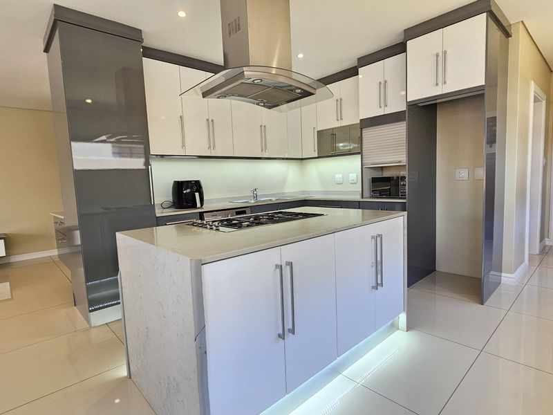 Modern & Stylish 3-Bedroom Townhouse – La Vista, Izinga Ridge, Umhlanga - Photo 7