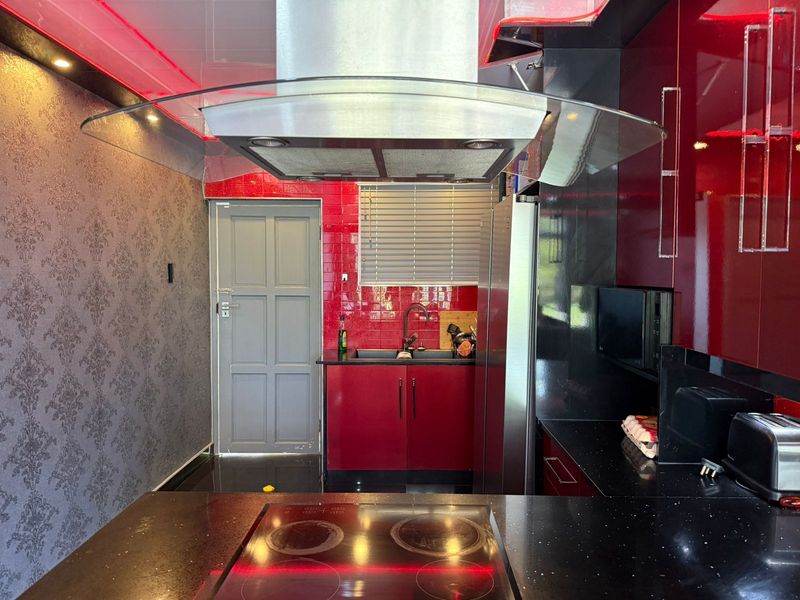 Modern, Fully Furnished Coastal Living in the Heart of Umdloti - Photo 2