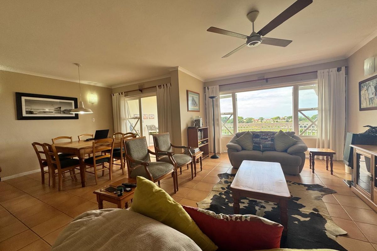 Spacious 4-Bedroom Townhouse For sale. - Photo 3