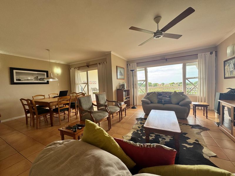 Spacious 4-Bedroom Townhouse For sale. - Photo 3