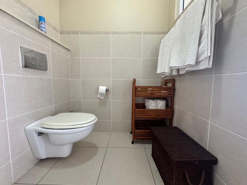 Spacious 4-Bedroom Townhouse For sale. - Photo 4