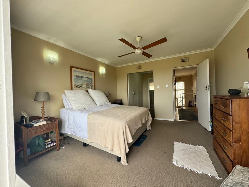 Spacious 4-Bedroom Townhouse For sale. - Photo 9