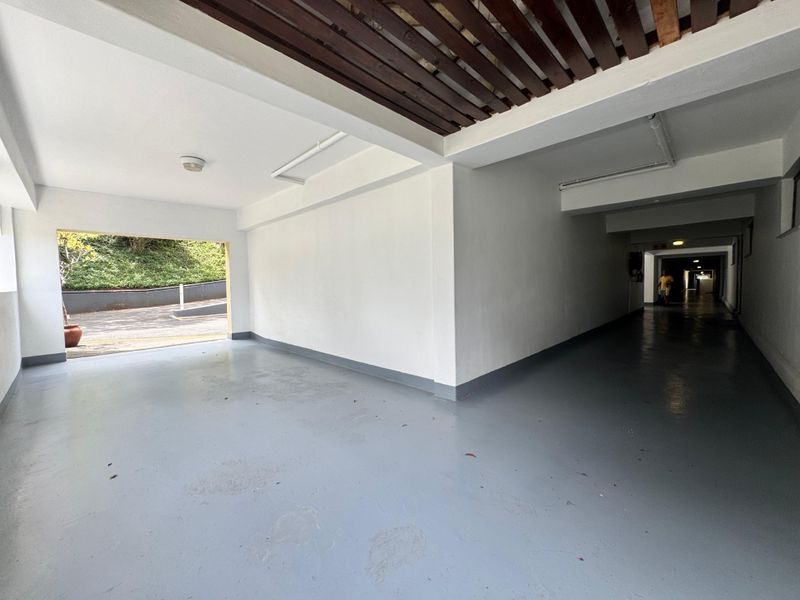 Spacious 3-Bedroom Apartment For Sale. - Photo 5