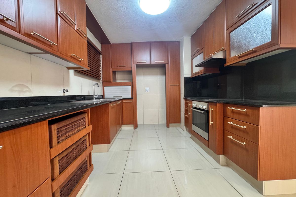 Spacious 3-Bedroom Apartment For Sale. - Photo 3