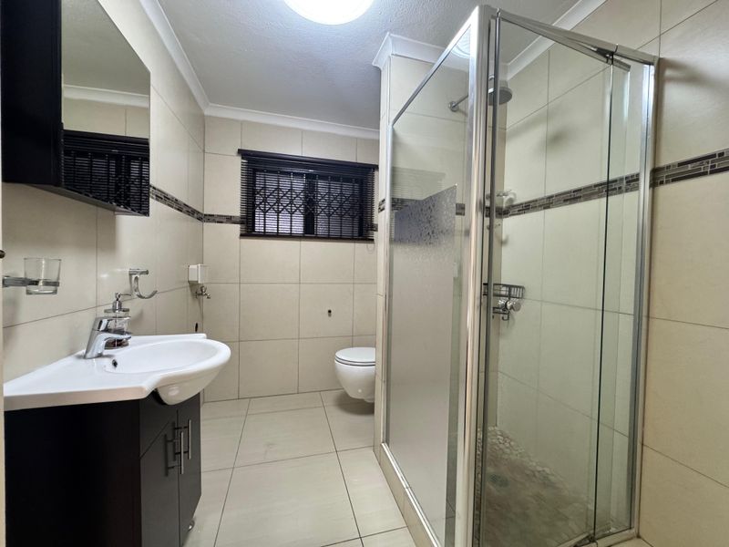 Spacious 3-Bedroom Apartment For Sale. - Photo 9