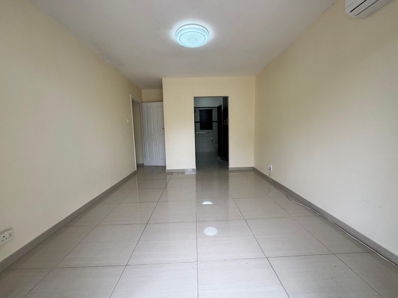 Spacious 3-Bedroom Apartment For Sale. - Photo 8