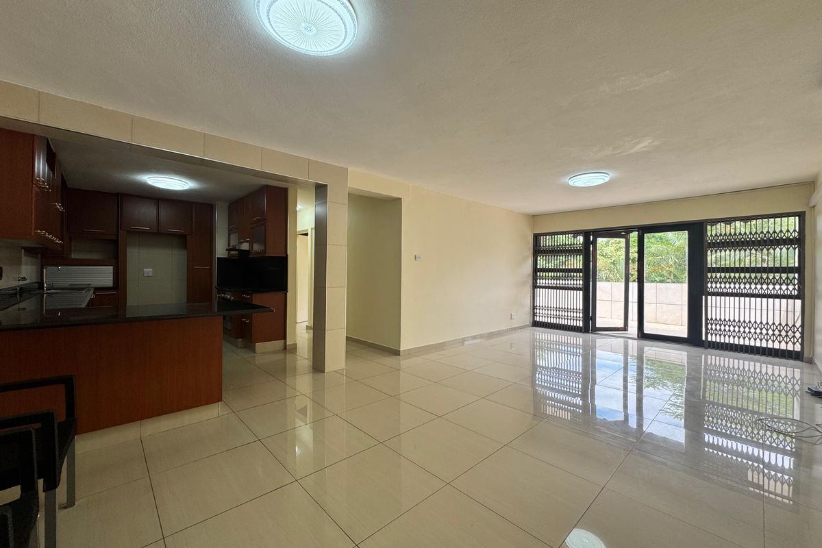 Spacious 3-Bedroom Apartment For Sale. - Photo 2