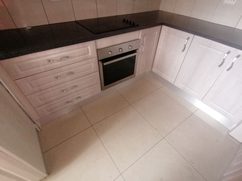 3 Bedroom 2 Bathroom Apartment With Sea Views  To Let - Photo 4