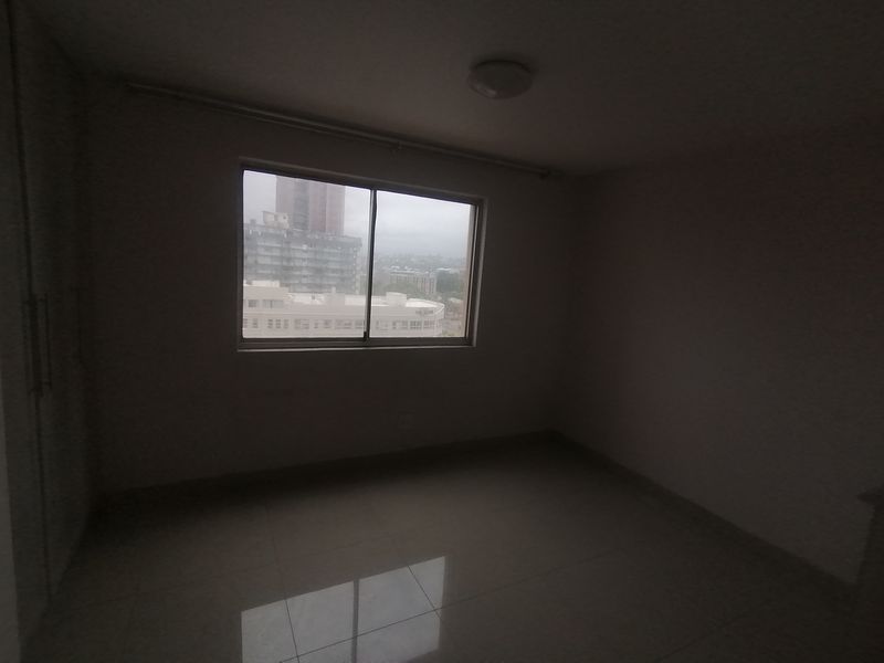 3 Bedroom 2 Bathroom Apartment With Sea Views  To Let - Photo 10