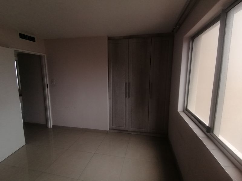 3 Bedroom 2 Bathroom Apartment With Sea Views  To Let - Photo 8