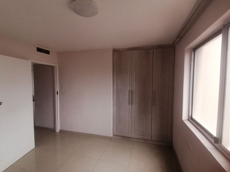 3 Bedroom 2 Bathroom Apartment With Sea Views  To Let - Photo 7