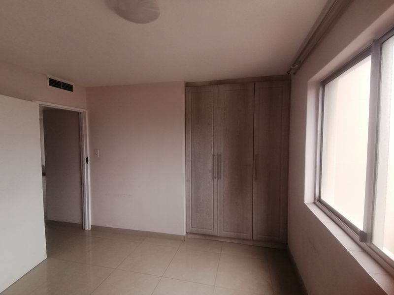 3 Bedroom 2 Bathroom Apartment With Sea Views  To Let - Photo 6