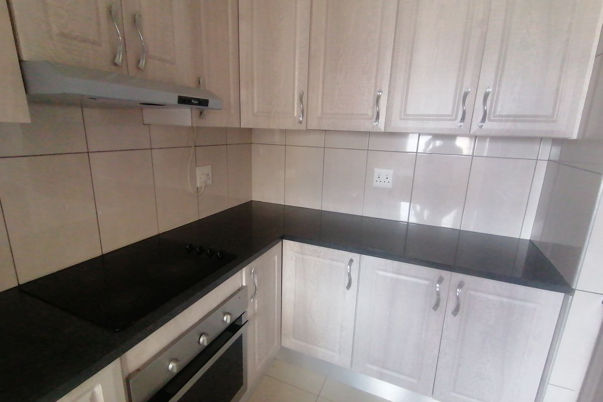 3 Bedroom 2 Bathroom Apartment With Sea Views  To Let - Photo 3