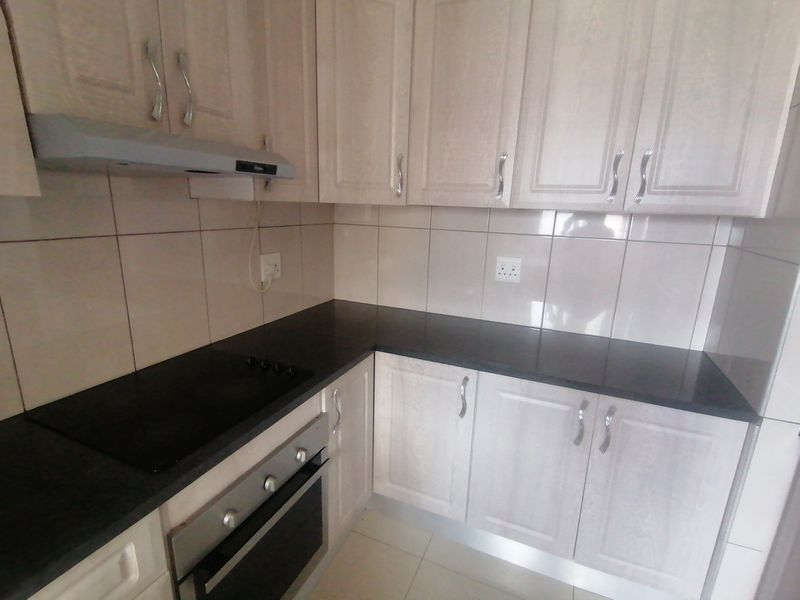 3 Bedroom 2 Bathroom Apartment With Sea Views  To Let - Photo 3