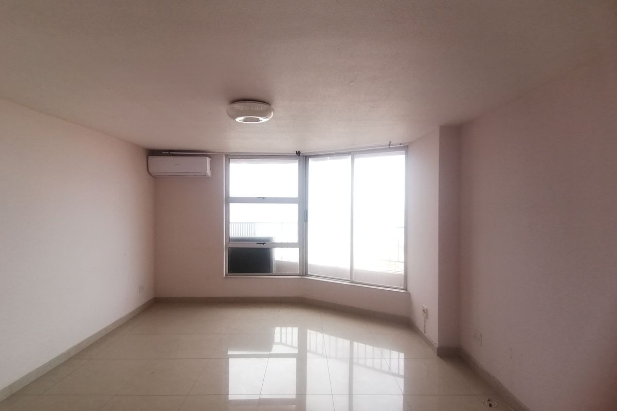 3 Bedroom 2 Bathroom Apartment With Sea Views  To Let - Photo 2