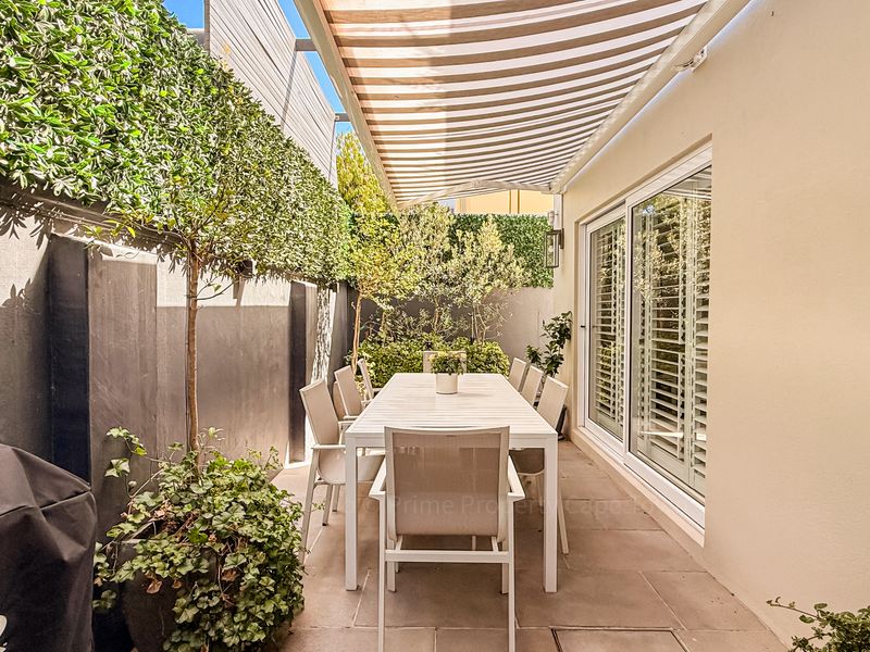 Ultra-Stylish Fully Furnished 2-Bedroom Home in Sought-After Green Point - Photo 3