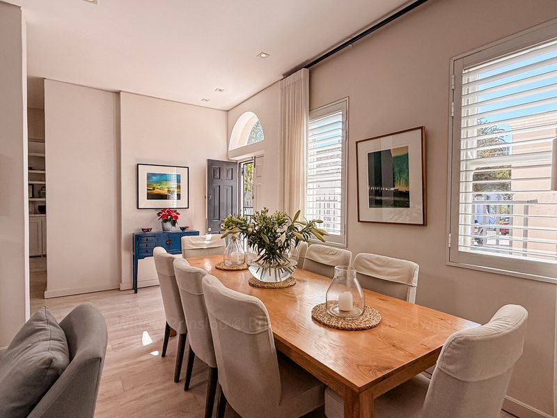 Ultra-Stylish Fully Furnished 2-Bedroom Home in Sought-After Green Point - Photo 9