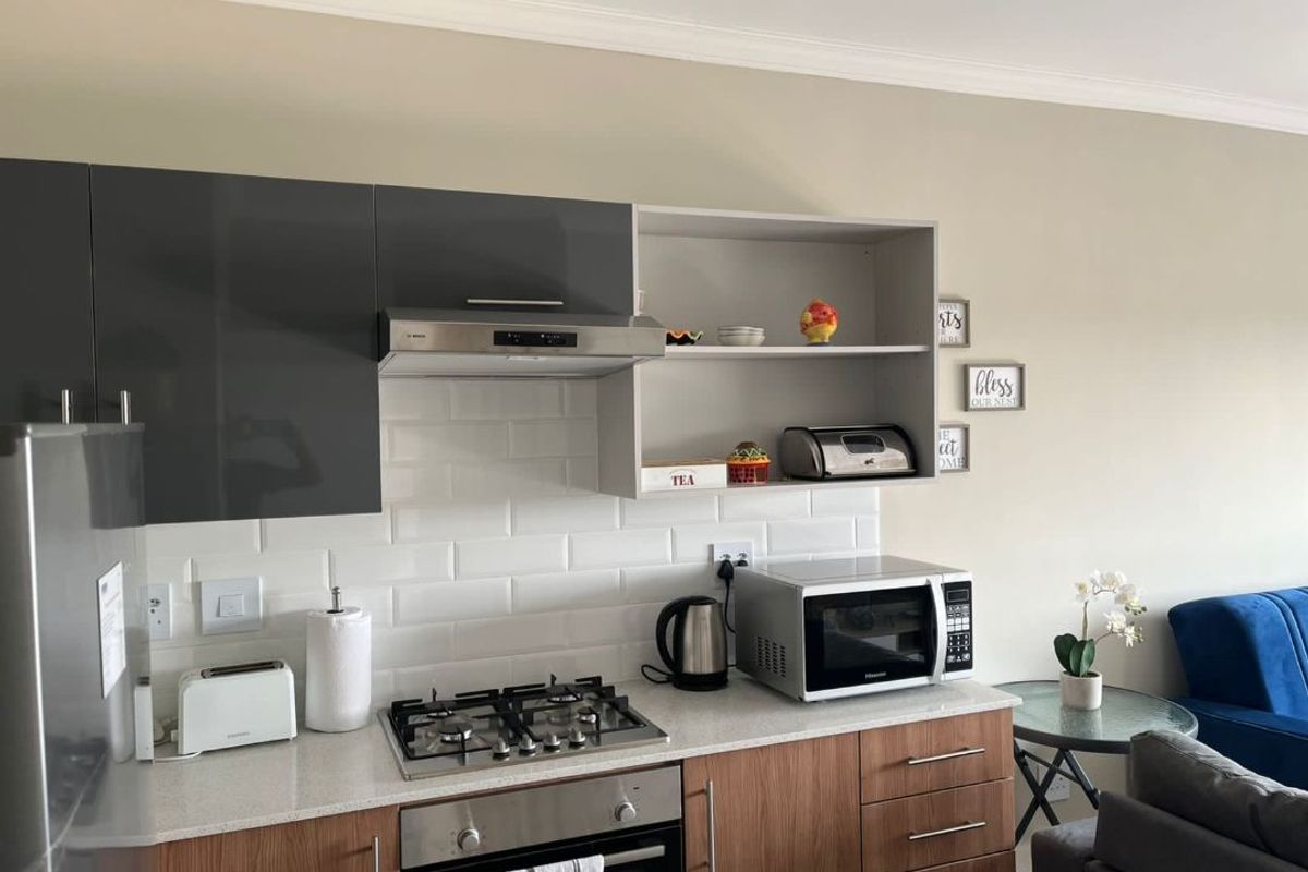 Modern 2 Bedroom Apartment in Umhlanga Ridge - Photo 2