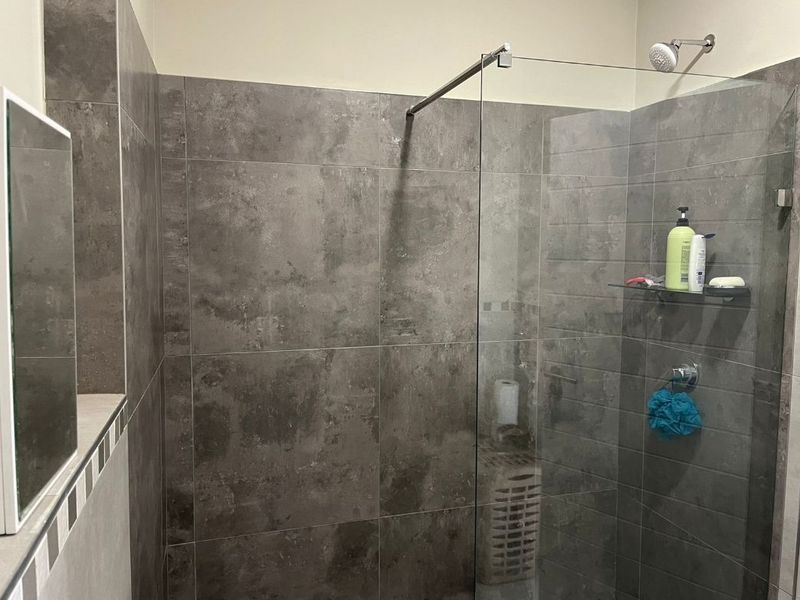 Modern 2 Bedroom Apartment in Umhlanga Ridge - Photo 10