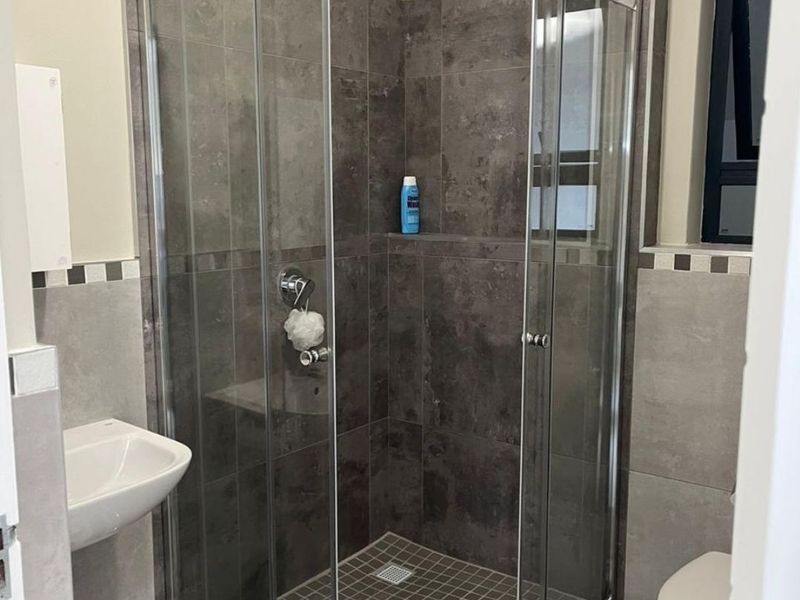 Modern 2 Bedroom Apartment in Umhlanga Ridge - Photo 9