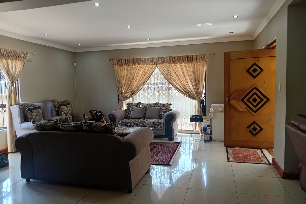 Newly Renovated 3-Bedroom Home for Sale Buxon Street, Grangetown, Verulam - Photo 5