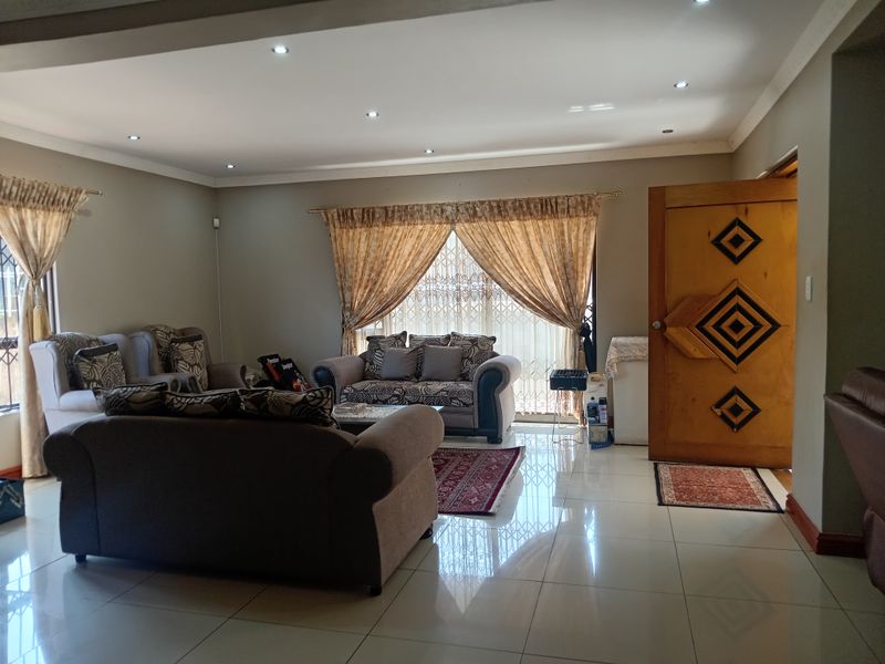 Newly Renovated 3-Bedroom Home for Sale Buxon Street, Grangetown, Verulam - Photo 5