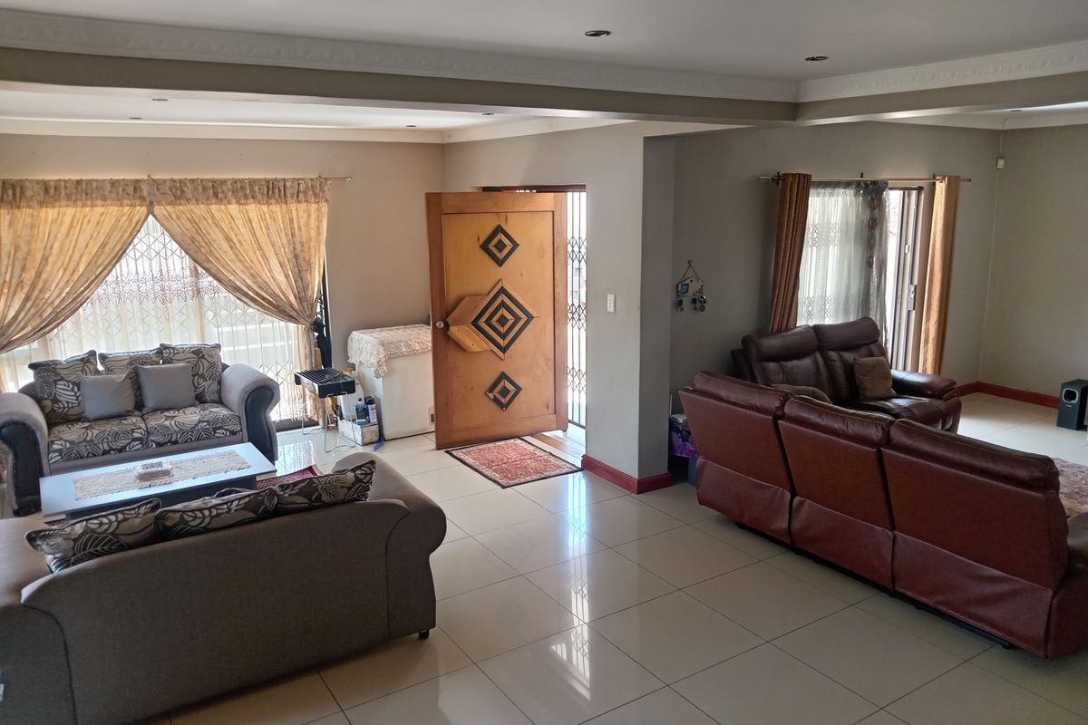 Newly Renovated 3-Bedroom Home for Sale Buxon Street, Grangetown, Verulam - Photo 4