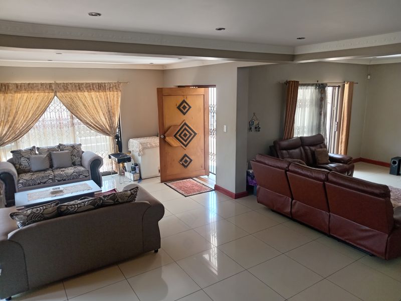 Newly Renovated 3-Bedroom Home for Sale Buxon Street, Grangetown, Verulam - Photo 4