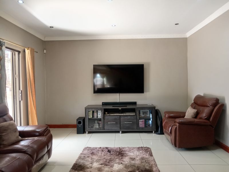 Newly Renovated 3-Bedroom Home for Sale Buxon Street, Grangetown, Verulam - Photo 6