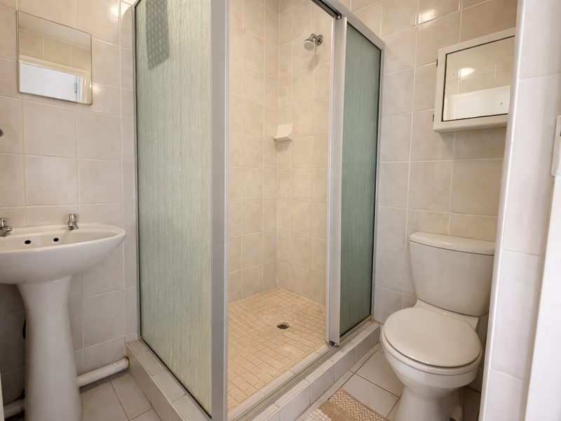 Apartment For Sale In Margate - Photo 10