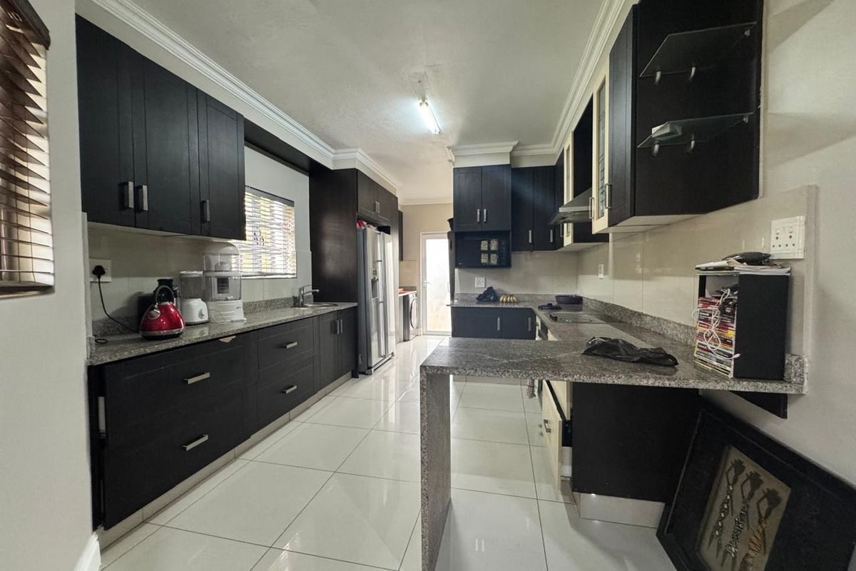 Spacious 3-Bedroom Home For Sale In Edgemount Estate. - Photo 4