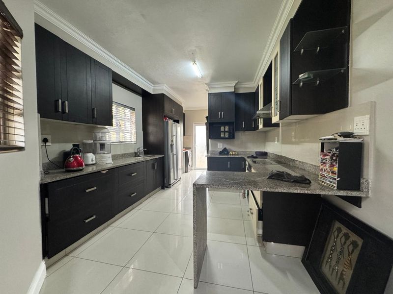 Spacious 3-Bedroom Home For Sale In Edgemount Estate. - Photo 4