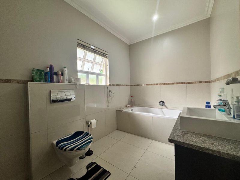 Spacious 3-Bedroom Home For Sale In Edgemount Estate. - Photo 7