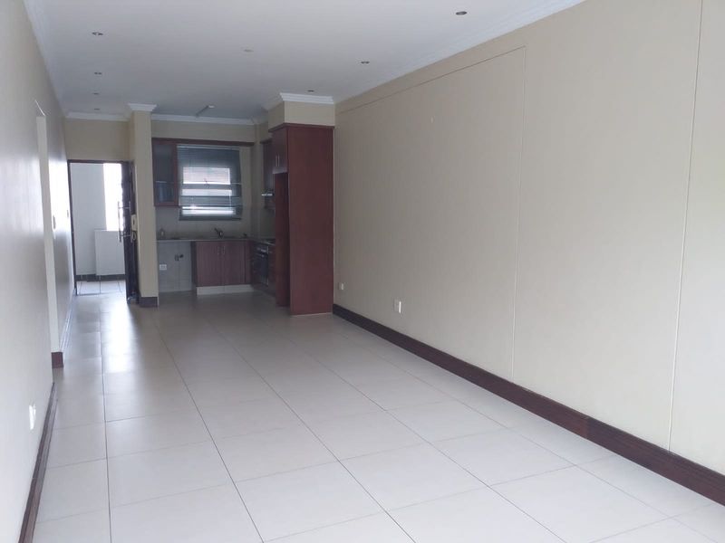 Prime property presents secure and spacious - Photo 2