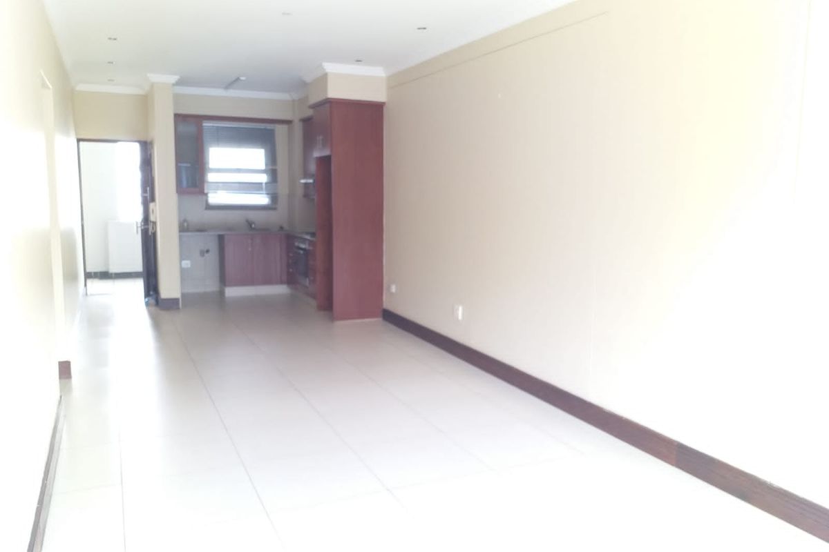 Prime property presents secure and spacious - Photo 4